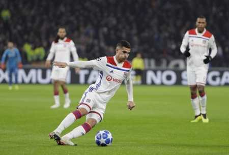 闻名足坛 闻名足坛